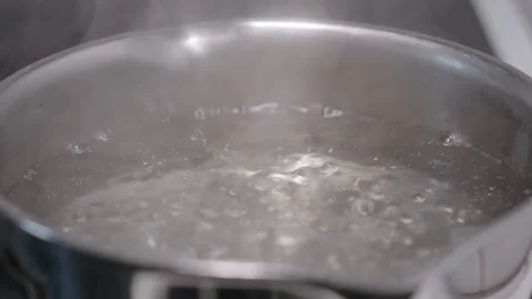 Slow motion footage of a pot with boiling water 스톡 동영상 332684556