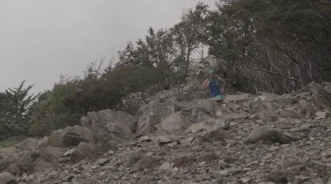 Slow motion footage of trail runner at Mount Daibosatsu in summer, Yamanashi 库存影片 58468095