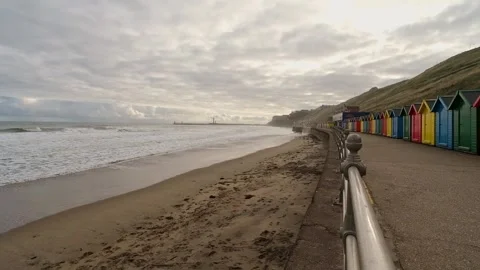 Slow motion footage of waves lapping the shore as the tide rolls in 스톡 동영상 287754096