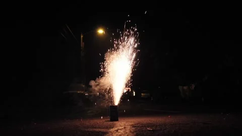 Slow Motion Fountain Firework Explosion at Night – Sparks, Smoke Trails Video stock 321599913