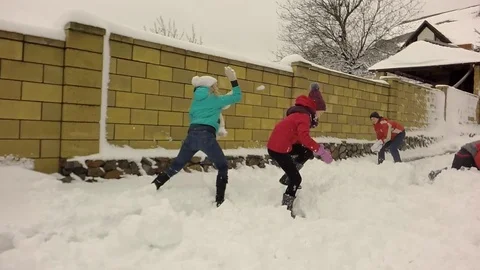 Slow motion. Four children are playing in the snow. 库存影片 74666331