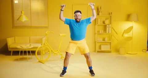 Slow motion full length of an overweight man exercising with dumbbell combined Video stock 165864456