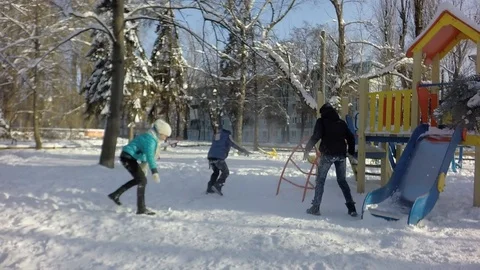 Slow motion, Funny children rush into each other with snow. 스톡 동영상 87543488