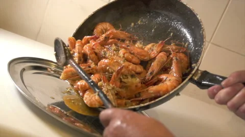 Slow motion of Gambas cooking Vídeo Stock 58742408
