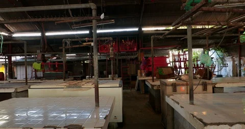 Slow motion gimbal through a closed wet market in Georgetown, Malaysia. Stock Footage 115064976