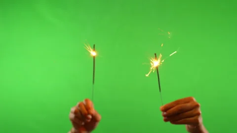 Slow motion growing firework on hand for party on green screen background Video stock 219939749