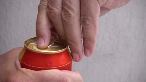Slow motion hand opens a beer can Stock Footage 112942310