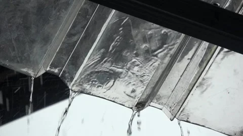 Slow motion, heavy rain drops on a transparent roof Video stock 309511106