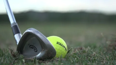 Slow motion hitting golf balls Видео 91513385