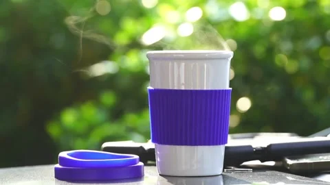 Slow motion. Hot ceramic white coffee cup with smoke Stockbeeldmateriaal 253249220