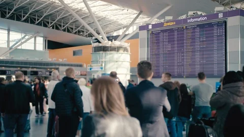 Slow Motion Huge information board at the international airport. Around him are Video stock 104308047
