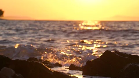 Slow motion image of seawater breaking at shore during a scenic sunset, Croatia. Stock-Footage 114685663