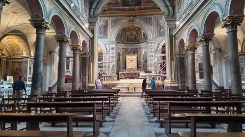Slow Motion Interior View Of Ancient Columns And Martyrs Memorial Rome Stockbeeldmateriaal 331541005