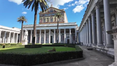 Slow Motion Interior View Of Cosmatesque Cloister San Paolo Basilica 库存影片 331538666
