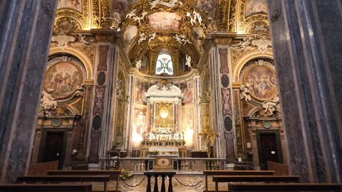 Slow Motion Interior View Of Gilded Ceilings And Baroque Art Rome Vidéo 331539457