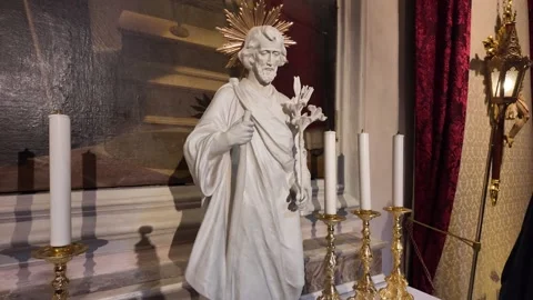 Slow Motion Interior View Of White Saint Joseph Statue Rome Vídeo Stock 331538468