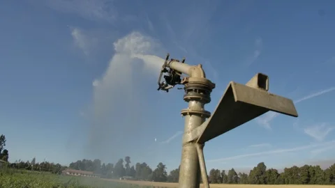 Slow motion of irrigation system 스톡 동영상 125070584