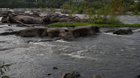 Slow Motion James River Flowing in Richmond Virginia 스톡 동영상 252599406