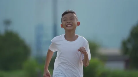 Slow motion kids playing and running on nature of countryside Stock-Footage 132917830