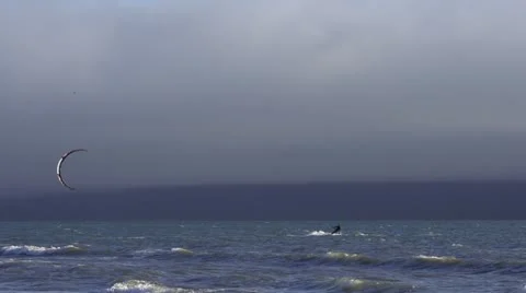 Slow Motion Kite Surfer Waves and Foggy Clouds 스톡 동영상 12268430