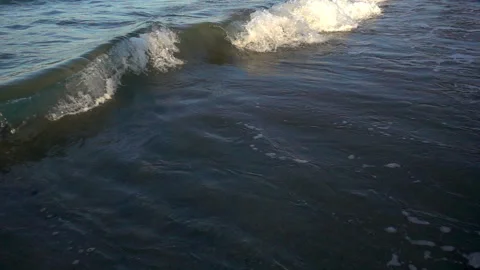 Slow motion of a large sea wave with foam and spray rushes to the shore. Stock-Footage 92378210