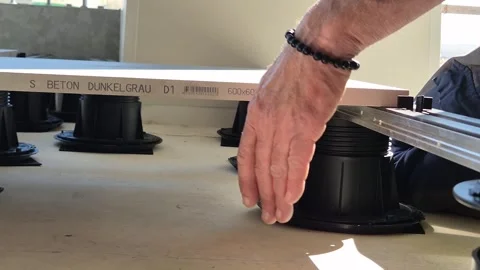 Slow Motion Laying Raised Floor Tile on Adjustable Pedestals 库存影片 333043306