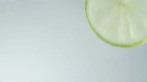 Slow motion of limes falling into water Video stock 87933626