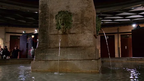 Slow motion low orbit of Placa Redona water fountain, Valencia, Spain Video stock 297272607