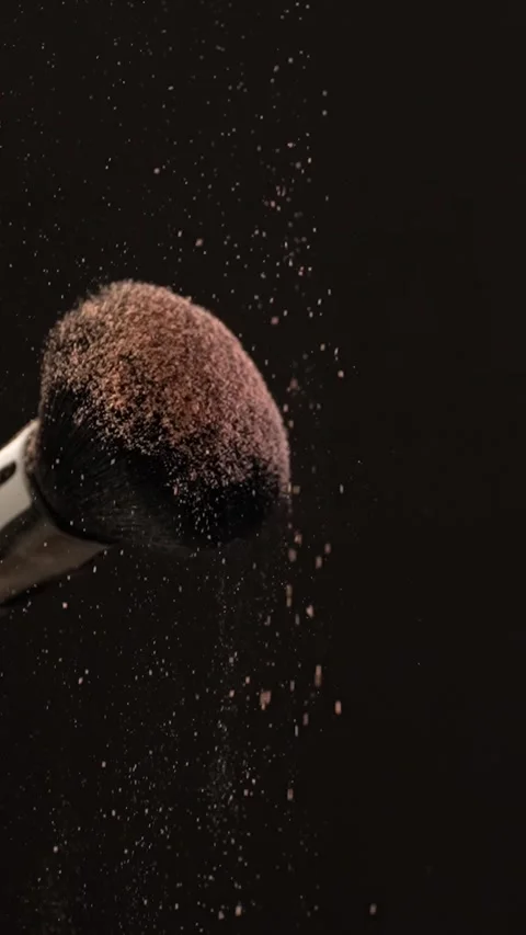 Slow motion macro of beige highlighter powder gently falling onto a soft ma.. Stock Footage 312762442