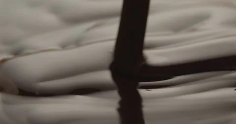 Slow Motion Macro of Liquid Chocolate Drop - Mesmerizing Tabletop Footage Vidéo 276875978