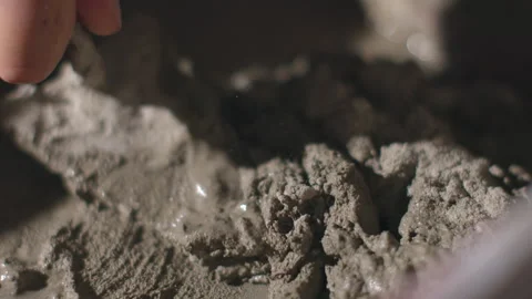 Slow Motion Macro: Mixing Water and Cement with Trowel, 4K Masonry Process Vídeos de archivo 328358017