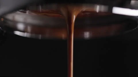 Slow motion macro shot of pulling espresso shot with bottomless portafilter Stock Footage 195807089