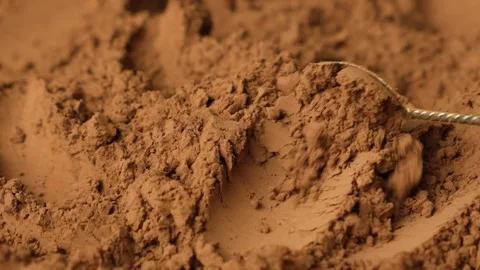 Slow motion macro of a spoon scooping organic cocoa powder. Stock Footage 334872918