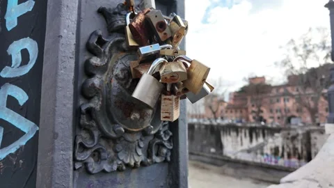 Slow Motion Macro Tracking Shot Of Love Padlocks With Soft Bokeh Vídeos de archivo 328842426