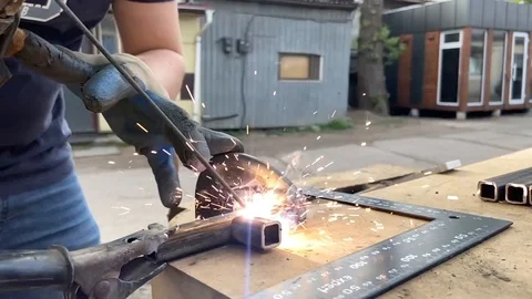 Slow motion. Man doing welding work. Welder welding a metal. 4K 動画素材 129591003
