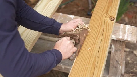Slow motion of Man using an old wood planer Vídeos de archivo 124982439