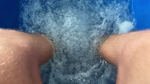 Slow motion of a man's legs undergoing hydrotherapy and rehabilitation in a.. 스톡 동영상 342737568