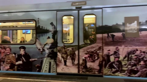 Slow motion metro station : synchronized movements of urban commuters Stock Footage 301564659