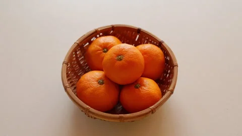 Slow motion mikan mandarins in a handmade basket in Japan Video stock 348197319