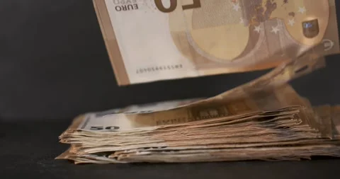 Slow motion money stacking with detailed movement and high speed recording Vidéo 337229219