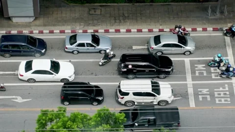 Slow motion of motorcycle driving between cars waiting for traffic light at the  Stock-Footage 158918470