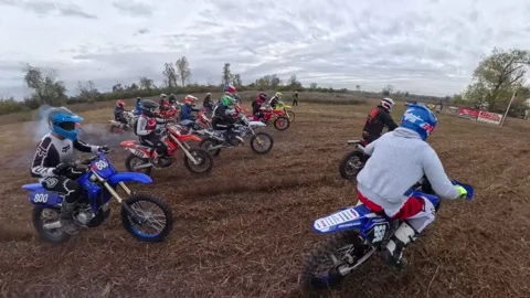 Slow motion Motorcycle race start on dirt 12-7-24 Video stock 297415991