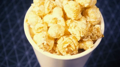 Slow motion movement of the camera on popcorn and cola Video stock 87841469