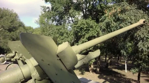 Slow motion, Moving the camera. artillery gun. 스톡 동영상 79739830