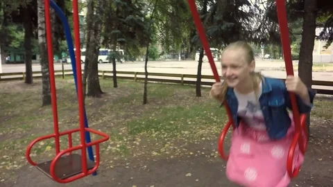 Slow motion. Moving chamber. Mom comforts the crying little girl. Stock-Footage 79536882