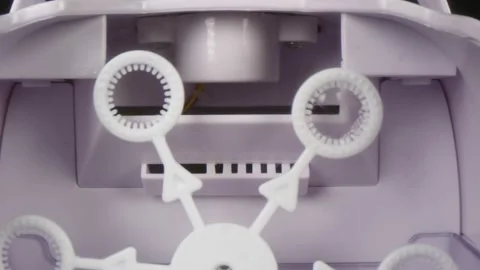 Slow motion of moving wheels of bubble machine 動画素材 143292745