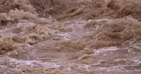 Slow-motion - Muddy stream after heavy rain Righy to left FIX Stockbeeldmateriaal 159304920