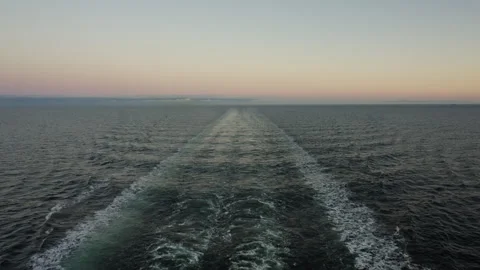 Slow Motion Ocean Wake and Horizon After Sunset with Soft Light and Motion Vídeo Stock 309421855