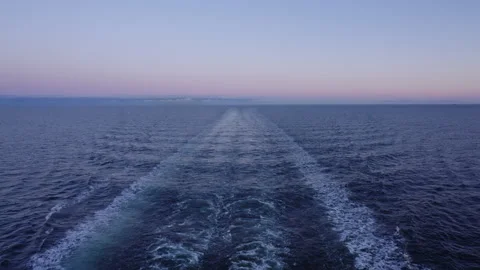 Slow Motion of Ocean Wake and Horizon Under Twilight Sky After Sunset (120fps) Vídeo Stock 309422900
