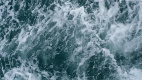 Slow motion ocean waves surface splash and foam. Stock-Footage 110705917